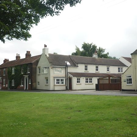 The Village Inn Норталeртън Екстериор снимка