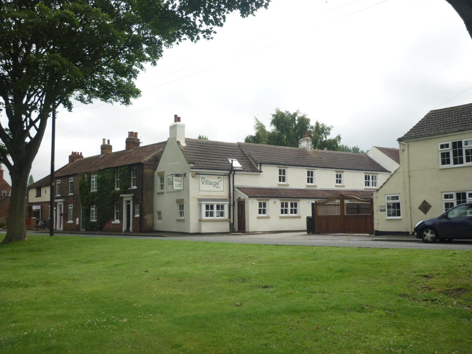 The Village Inn Норталeртън Екстериор снимка