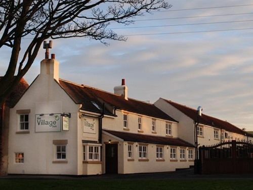 The Village Inn Норталeртън Екстериор снимка